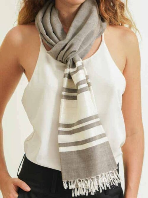 foulard pour femme fait à la main en coton et en soie