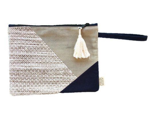 Pochette équitable et upcyclée bleue