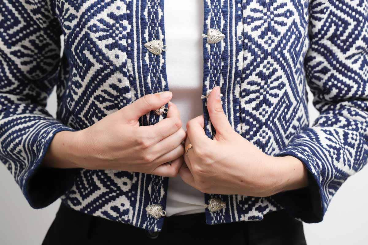 mode ethique femme veste ethnique coton bio broderie teinture naturelle indigo foncé