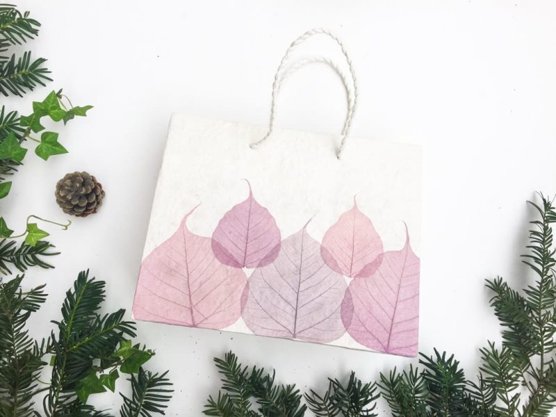Sac cadeau artisanal pour Noël - Feuilles rose