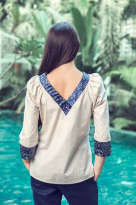 MUUDANA-Responsible eco fashion-Sabay blouse-Cotton and silk-Ikat pattern-Beige and gray color-Back view - Vertical
