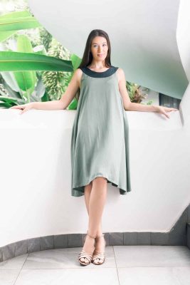 MUUDANA-Mode eco responsable-Robe Apsara-Coton et soie- Couleur Vert-Vue face-Sans ceinture - Vertical