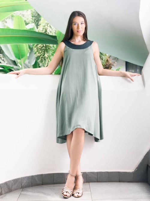 MUUDANA-Mode eco responsable-Robe Apsara-Coton et soie- Couleur Vert-Vue face-Sans ceinture - Vertical