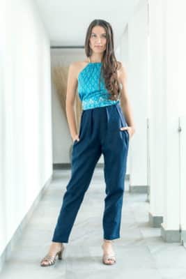 MUUDANA-Mode eco responsable femme-Pantalon cigarette Bassac-Lin et Soie tisse main-Motif Ikat-Couleur Bleu-vue face - Vertical