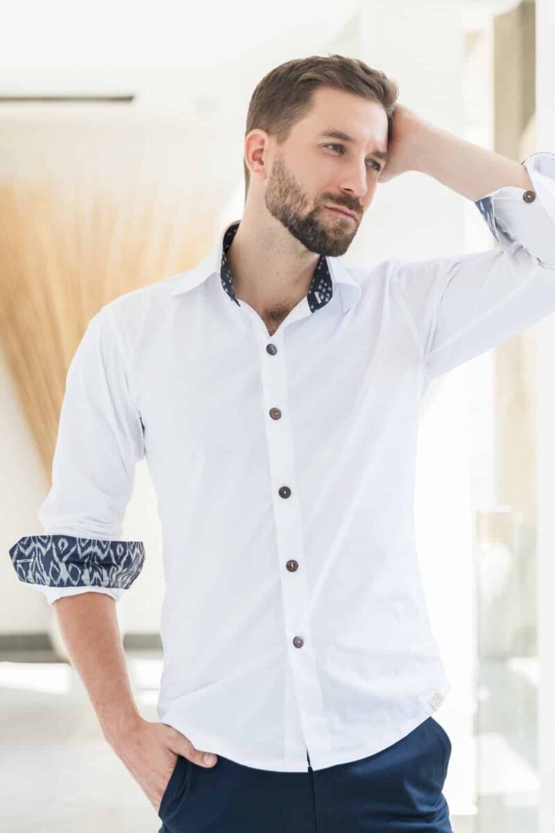 MUUDANA-Mode eco responsable homme-Chemise homme Kirirom-Coton et soie-Motif Ikat-Vue face - Vertical