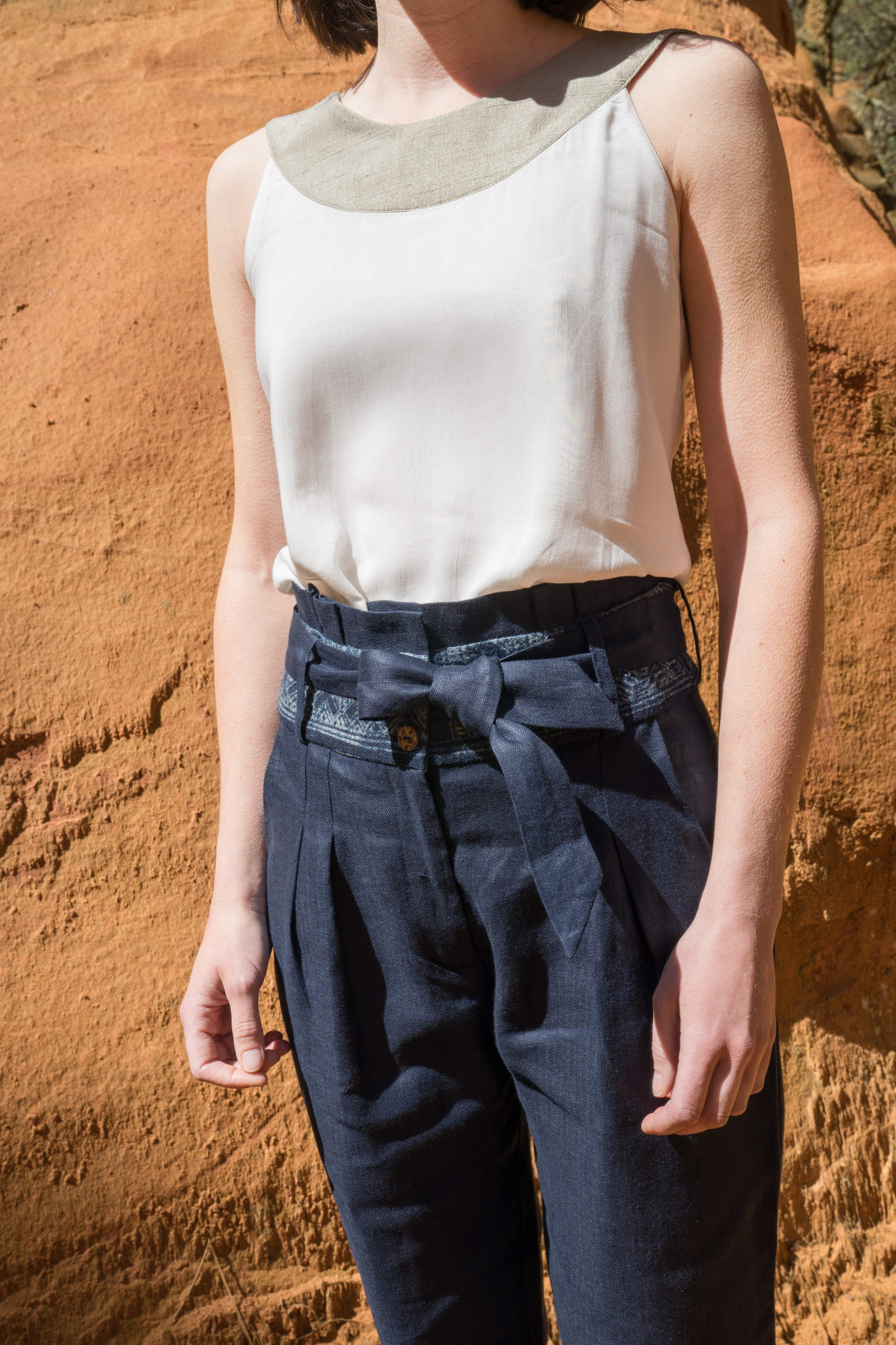 Mode éthique : pantalon carotte pour femme, lin